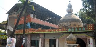 চট্টগ্রামে মনোবাসনা পূরণের জন্য বদনা শাহ (র.) পানি