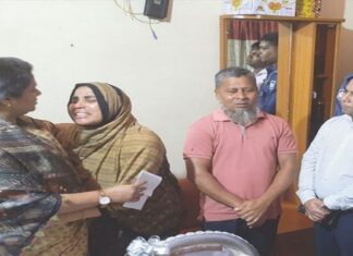 বৈষম্যবিরোধী ছাত্র আন্দোলনে নিহত তিনজনের বাড়িতে গেলেন ডিসি