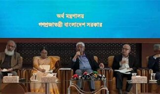 কোনো ব্যাংক বন্ধ হবে না বলে জানিয়েছেন অর্থ উপদেষ্টা