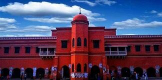 ১৮৯৫ সালে ৩ নভেম্বর চট্টগ্রাম রেল স্টেশন স্থাপিত হয়
